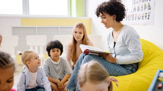 Woman reading to children by Yan Krukau on Pexels