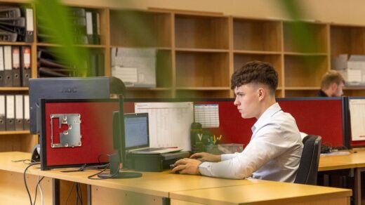 Work experience can cut NEET by 80% but disadvantaged teens are missing out